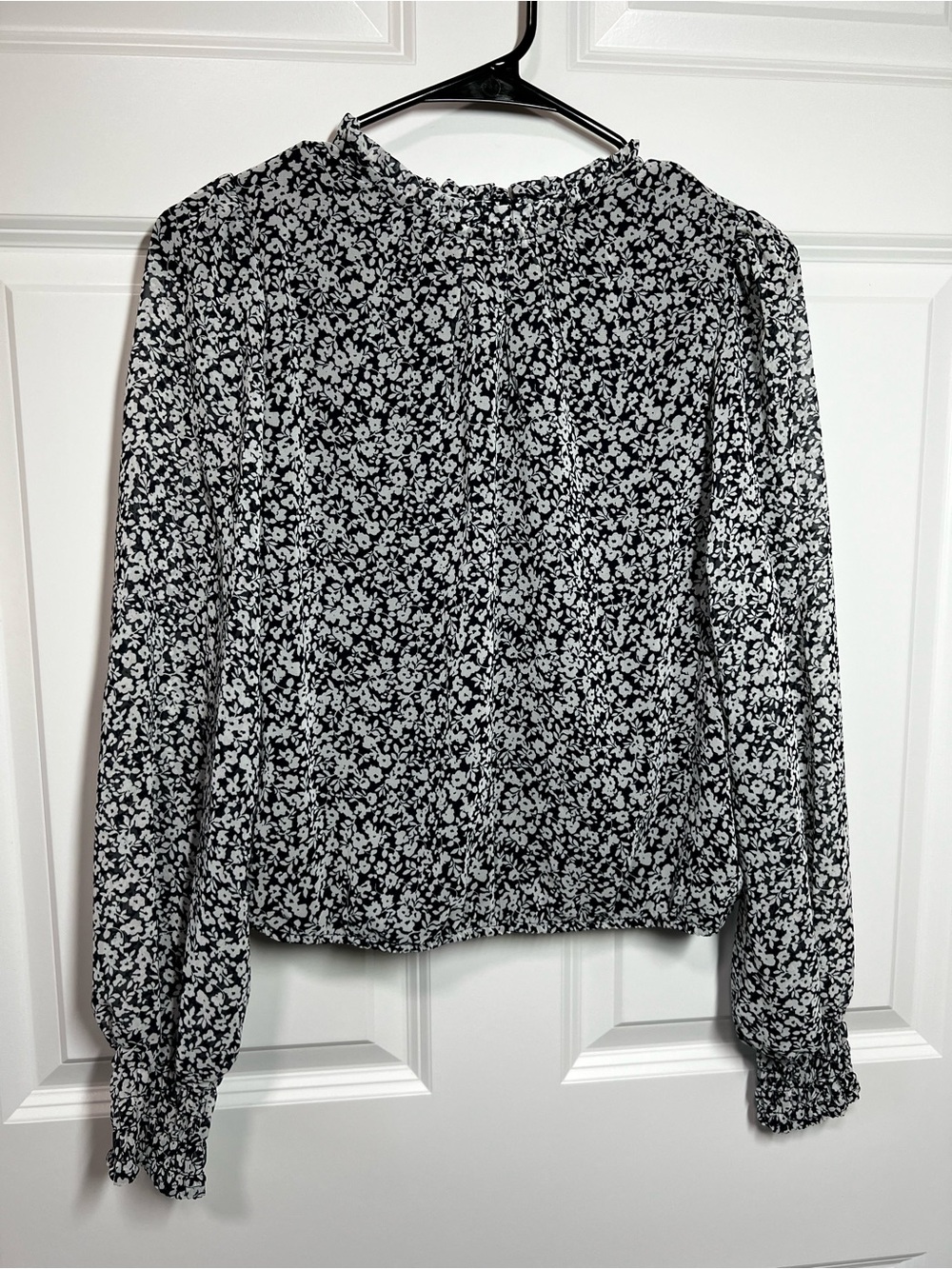 Sienna Sky Dark Navy Blue & White Floral Long-Sleeve Flowy Blouse Size Medium